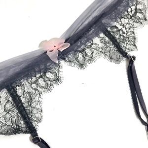 Victoria’s Secret Grey Lace Garter Belt | XXS